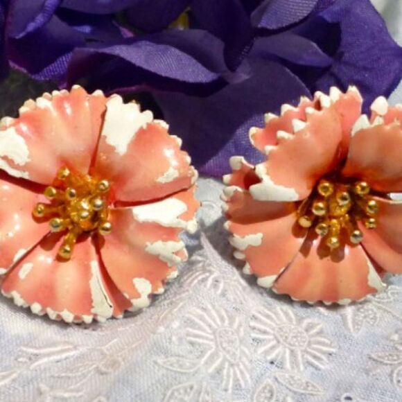 CROWN TRAFARI ENAMEL PINK CARNATION CLIP EARRINGS - Picture 1 of 6